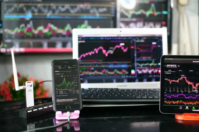 UK Investors Favor US Equities, Drive Record Q1 2024 Inflows