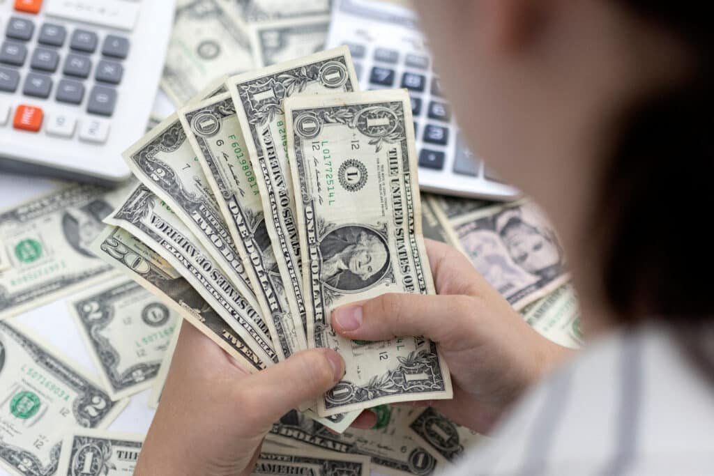 IMF Calls for U.S. to Raise Taxes and Delay Rate Cuts