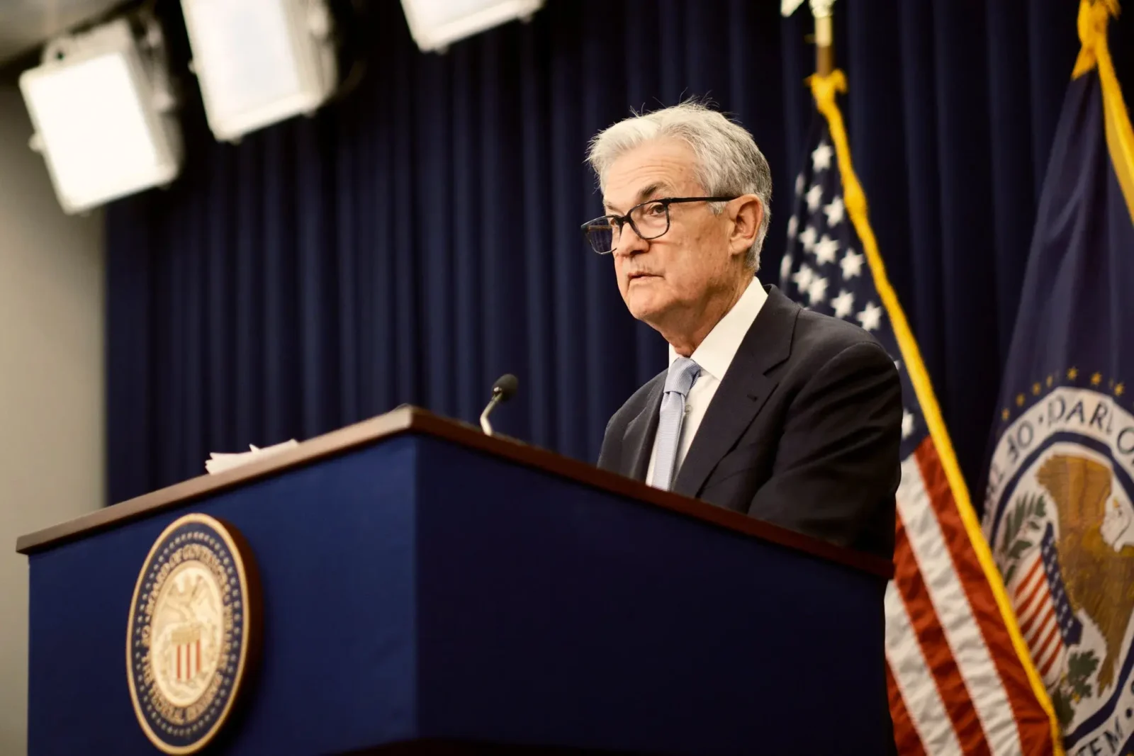 Fed Faces Pressure to Cut Rates Amid Ongoing Market Turmoil