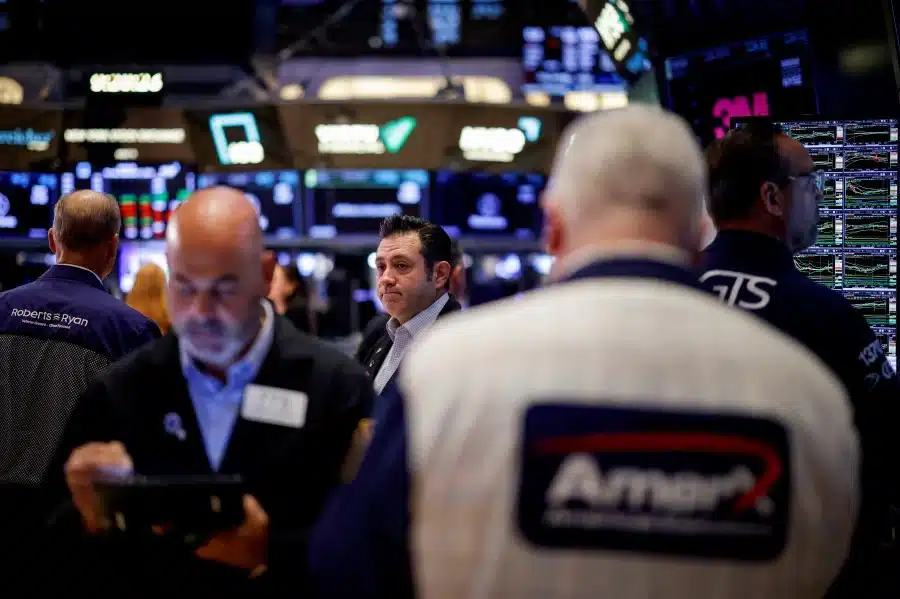 Global Investors Brace for Turmoil as Big Fed Rate Cut Sows Confusion