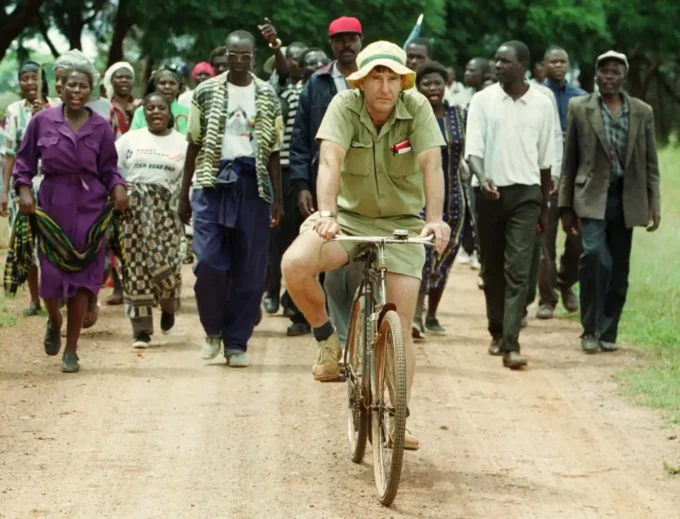 Zimbabwe to Pay Displaced Foreign White Farmers Amid Land Reform Controversy