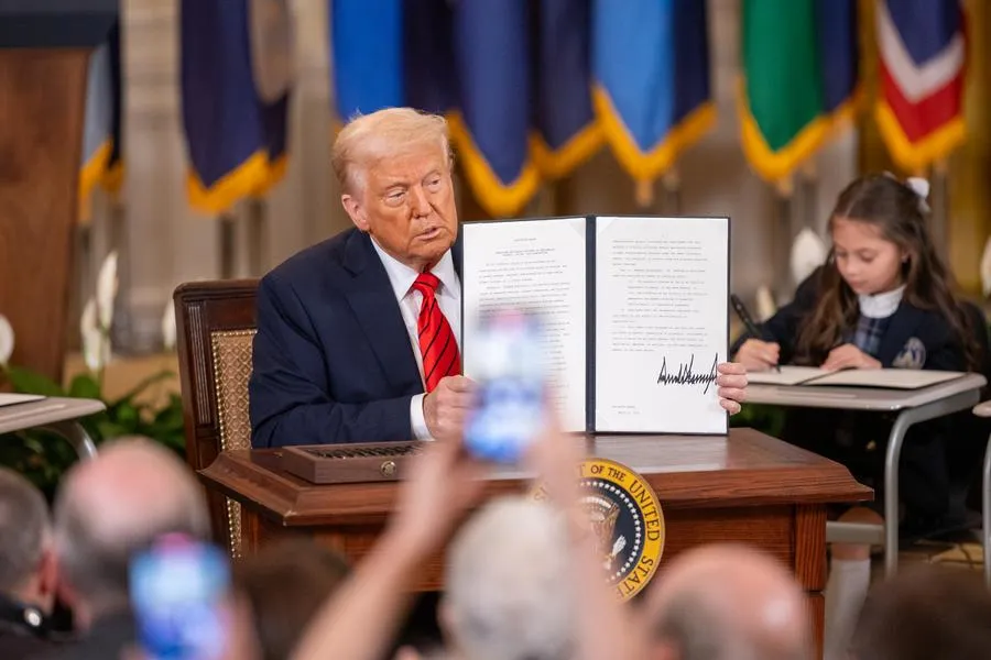 US Pauses Higher Tariffs for Most Countries but Hits China Harder: Trump's Trade Strategy Amid Market Havoc