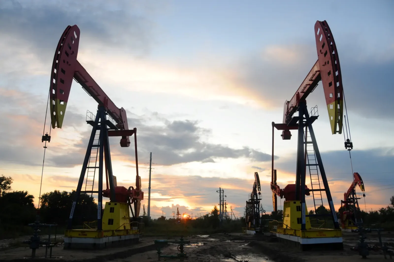 WTI Oil Slips Toward $59.50 as Global Growth and Demand Concerns Mount