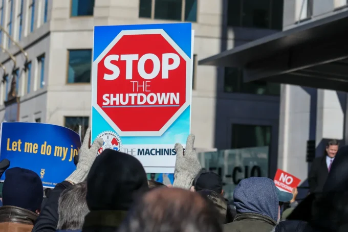 World Markets Rally Amid Washington's Frantic Efforts to Prevent Federal Government Shutdown