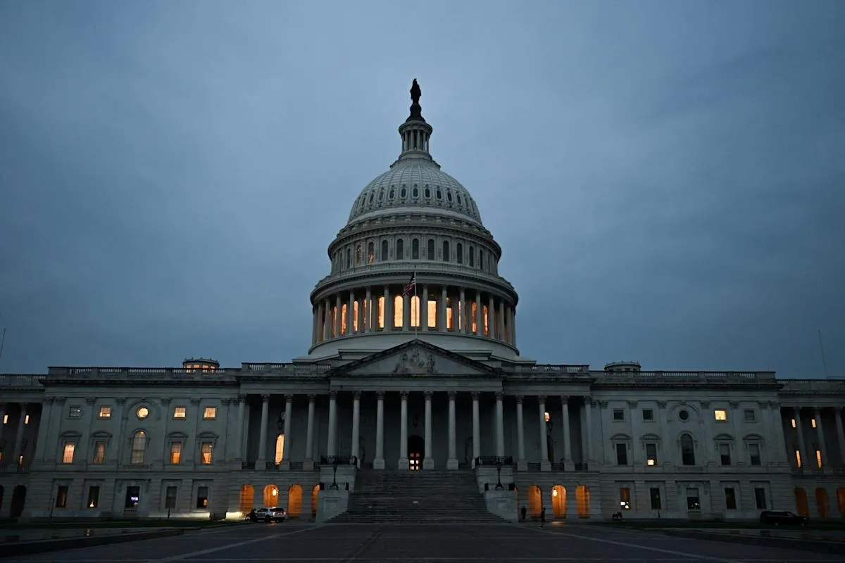 US Government Shutdown Reaches Historic Length as Federal Workers Miss Paychecks and Critical Economic Data Release Faces Cancellation