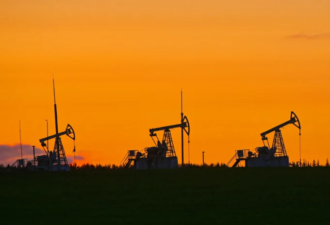 Crude Oil Spot Premiums Surge as US Sanctions on Russian Producers Reshape Global Supply Dynamics