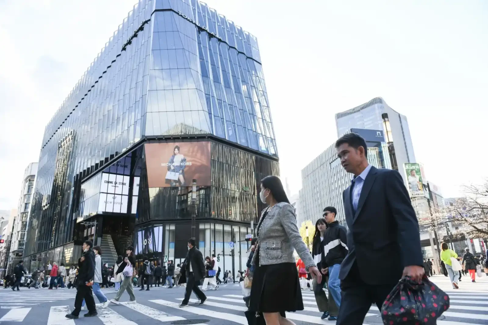 Japan's Bond Market Turmoil: 40-Year Yields Hit Record 4% Amid Fiscal Policy Concerns