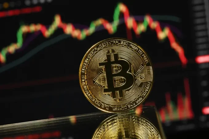 Bitcoin at a Crossroads: $934M ETF Inflows and Exchange Supply at 2019 Lows Signal a Structural Squeeze — But the Liquidity Map Has a Warning