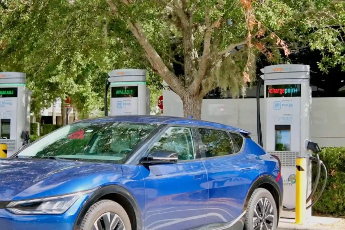 ChargePoint expands its EV charging network across the southeastern United States through a partnership with Optimus Energy Solutions, increasing public charging access.