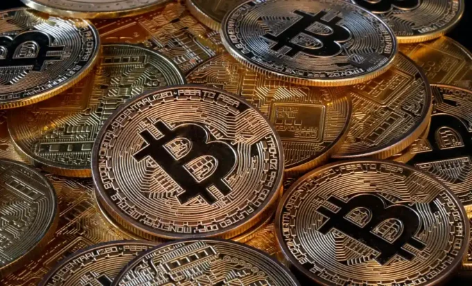 Senator Lummis says the CLARITY Act could reshape U.S. crypto finance by creating a clearer regulatory framework for digital assets