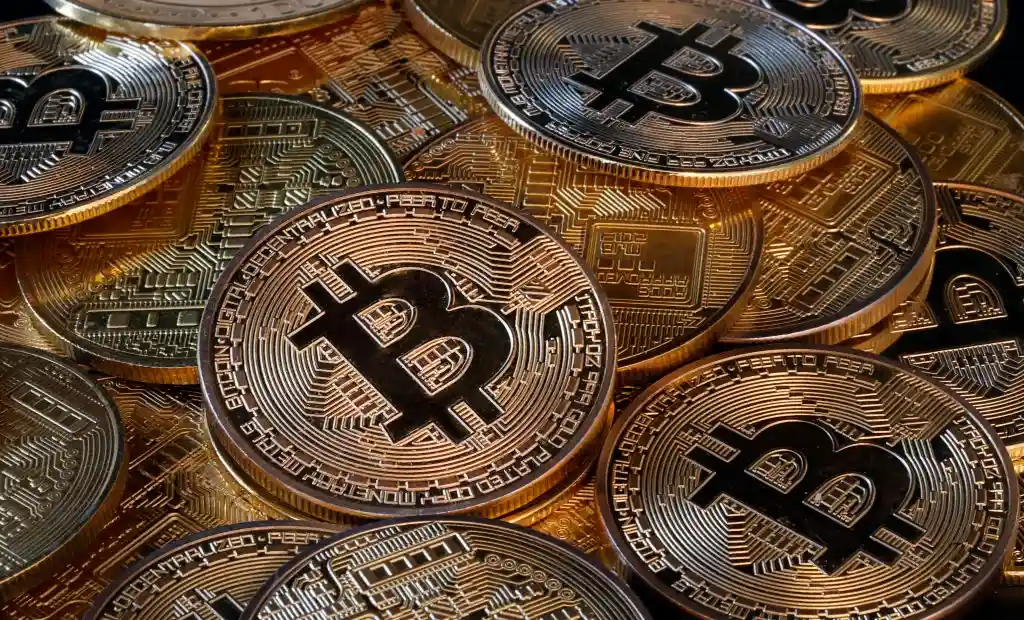 Senator Lummis says the CLARITY Act could reshape U.S. crypto finance by creating a clearer regulatory framework for digital assets