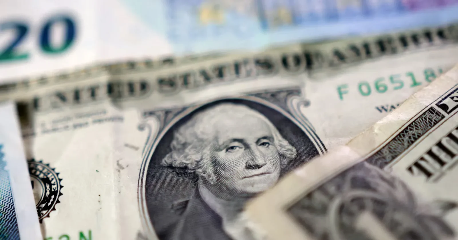 Hedge funds increase purchases of U.S. Treasuries as long-term institutional investors reduce demand for government bonds