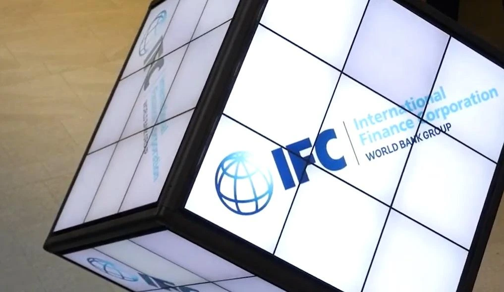 The International Finance Corporation raises $2 billion through a five-year green bond after investor demand reaches $8 billion, supporting climate-focused investments in emerging markets.