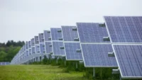 Quinbrook Infrastructure Partners raises $784 million for its clean energy infrastructure fund to finance renewable energy and battery storage projects across the UK and Ireland.