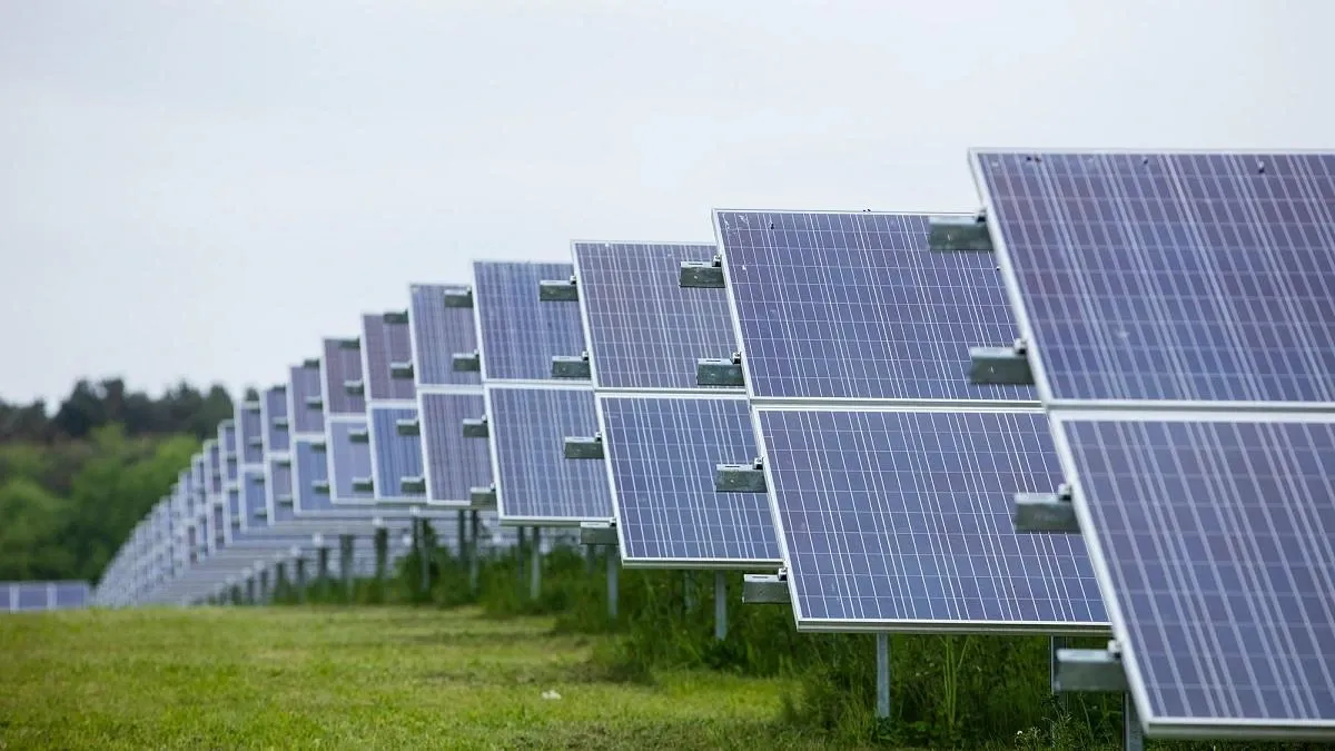Quinbrook Infrastructure Partners raises $784 million for its clean energy infrastructure fund to finance renewable energy and battery storage projects across the UK and Ireland.