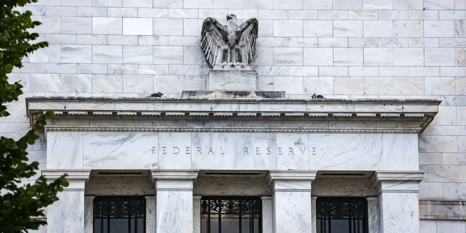 The U.S. bond market remains steady as easing inflation expectations reduce speculation over major Federal Reserve interest rate moves