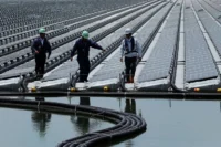 Article image showing a large solar-panel farm in Japan with Mount Fuji in the background. The image represents renewable energy investment, Japan’s climate transition financing programme and the use of bond proceeds for clean-energy and decarbonisation projects.