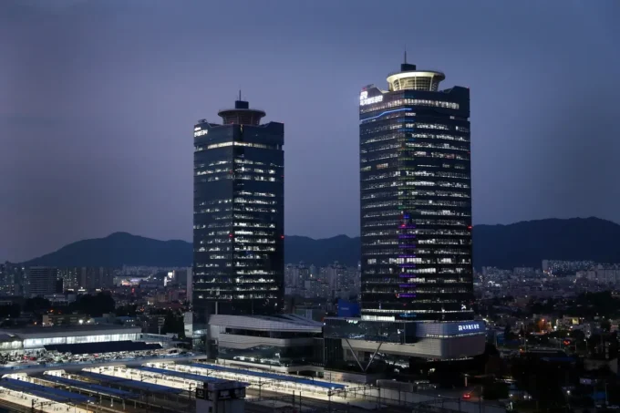 Korea Rail Authority issues a record 150 billion won green bond to finance sustainable railway infrastructure and low-carbon transport projects.