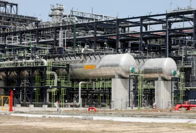 Dangote sets October as the planned start for the Sh2 trillion Lamu oil refinery, marking a major investment in Kenya’s energy infrastructure, refining capacity, jobs, and regional trade
