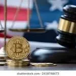 Illustration of a legal gavel, Bitcoin symbols, U.S. flag and government building representing crypto regulation, SEC custody rules, digital asset safeguards and policy review.