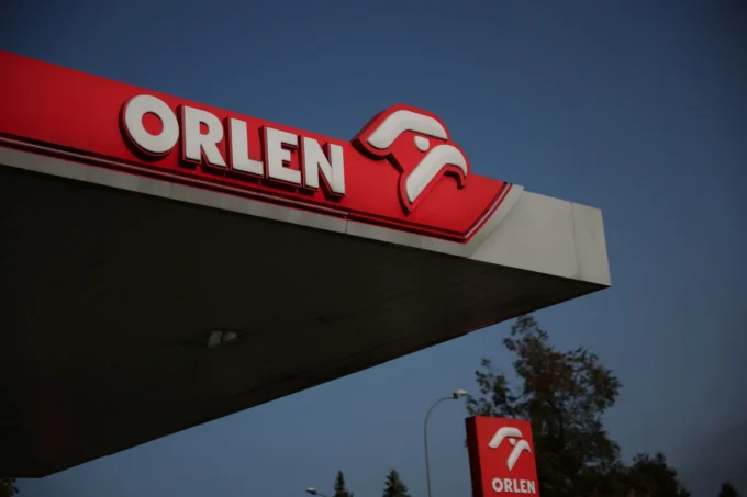 Equinor and Orlen sign a three-year agreement for Norwegian crude oil supply, strengthening long-term energy trade and refining supply security.