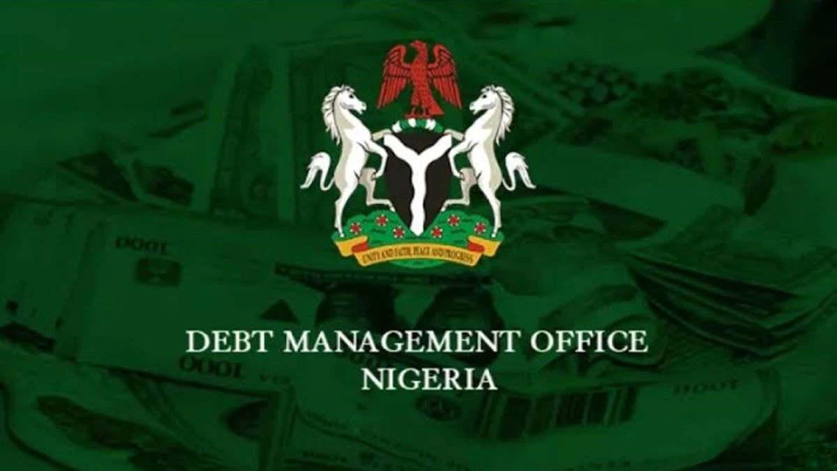The Federal Government of Nigeria offers two savings bonds for public subscription at a minimum investment of N1,000 per unit