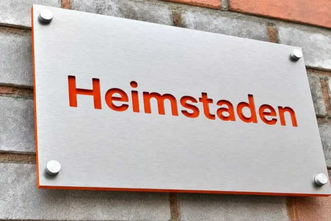Heimstaden Bostad prices SEK 1.5 billion in green notes to finance sustainable real estate projects and support environmentally responsible property investment.