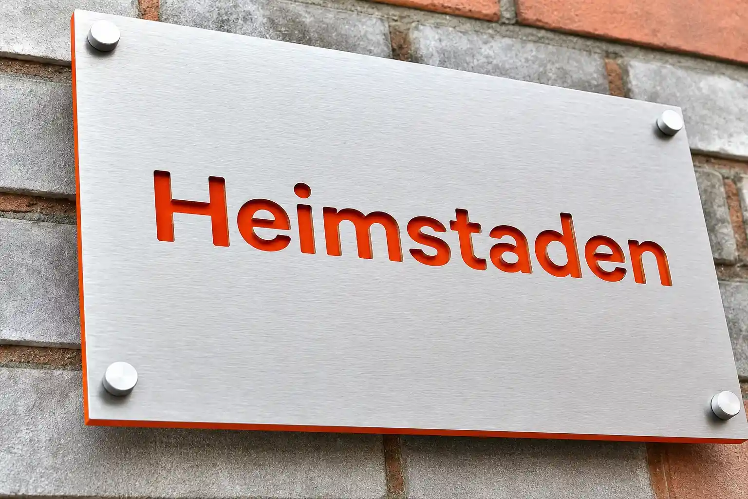 Heimstaden Bostad prices SEK 1.5 billion in green notes to finance sustainable real estate projects and support environmentally responsible property investment.