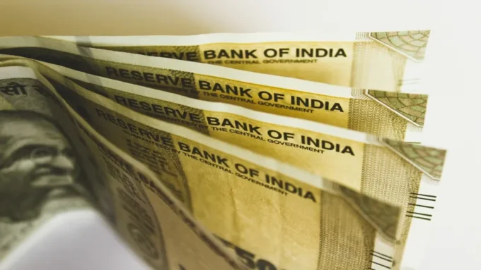 Close-up of Indian rupee banknotes with Reserve Bank of India text, representing rupee fixed deposits and bulk deposit rate transparency.