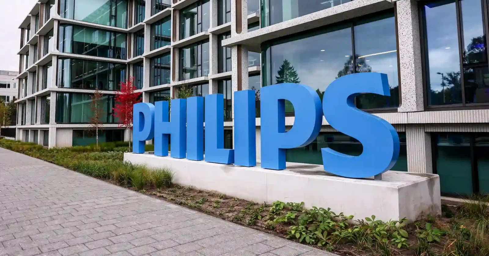 Philips prices a €650 million EU green bond, becoming the first healthcare company to issue a green bond in the European market.