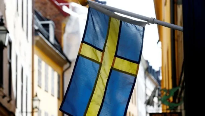 Stockholm stock market opens mixed on Wednesday as the OMXS30 index trades flat amid varied performance across Swedish equities