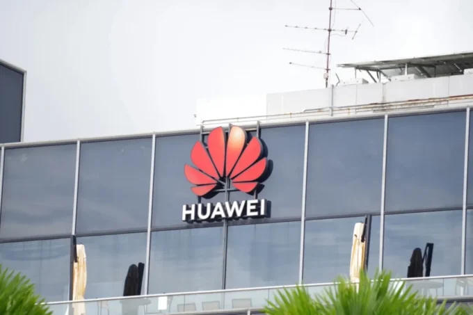 U.S. tech giants move to counter Huawei’s Egypt AI bid, highlighting artificial intelligence infrastructure, cloud computing, technology competition, and digital investment