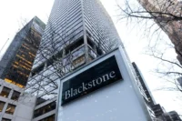 Blackstone keeps a 5% cap as private credit exits rise, highlighting private credit markets, investment funds, asset management, liquidity, and investor demand