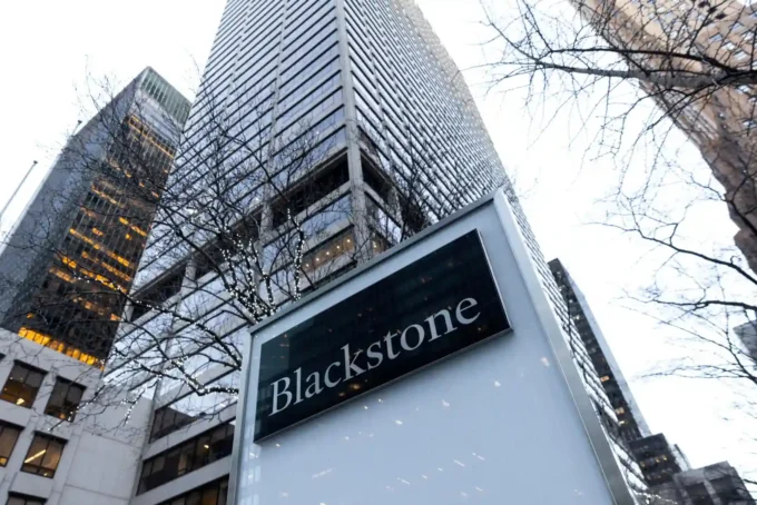 Blackstone keeps a 5% cap as private credit exits rise, highlighting private credit markets, investment funds, asset management, liquidity, and investor demand
