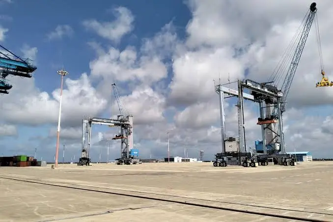 Dangote’s Lamu refinery races ahead of the Uganda project, highlighting East African oil refining, energy investment, petroleum infrastructure, and regional development