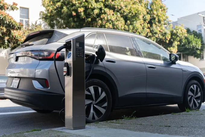 San Francisco launches a citywide curbside EV charging program to expand convenient electric vehicle charging access across neighborhoods.