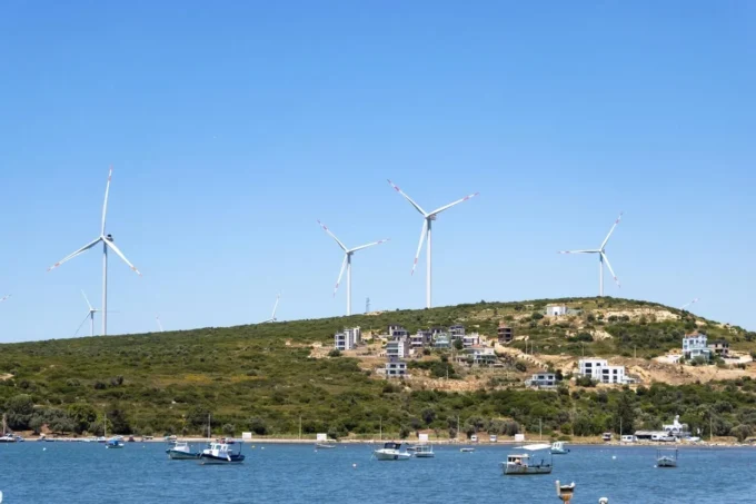 Türkiye plans $200 billion in energy investment through 2035 to expand power generation, strengthen energy infrastructure, and support the energy transition.