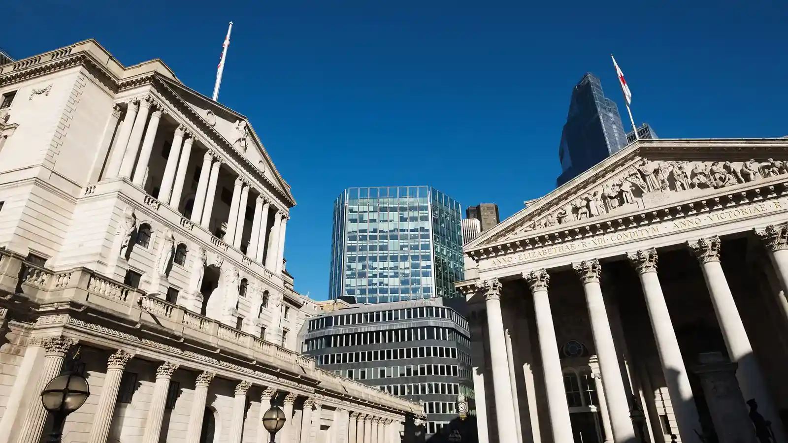UK gilt yields hit a 19-year high as Bitcoin holds at $76,000, highlighting rising borrowing costs, bond markets, and cryptocurrency prices