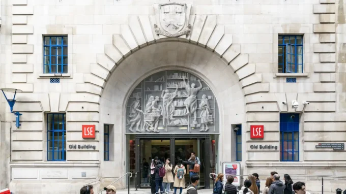 UK investors shift to bonds as budget uncertainty grows, highlighting government bonds, fixed-income investment, market sentiment, and UK financial markets